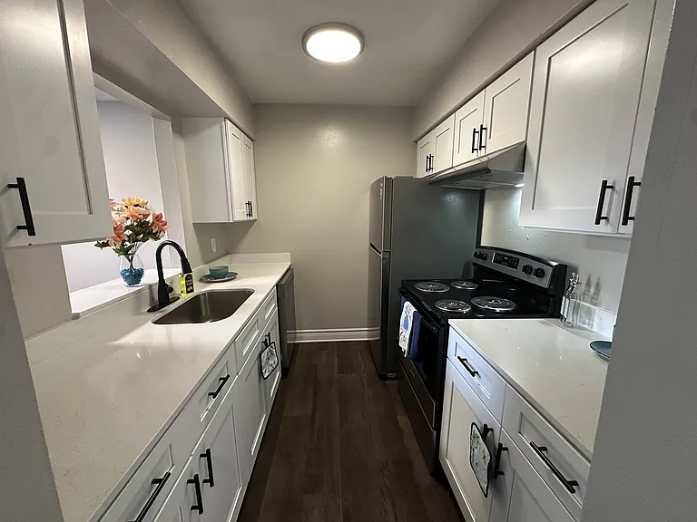 Auburn Glen Apartments — Photo 24