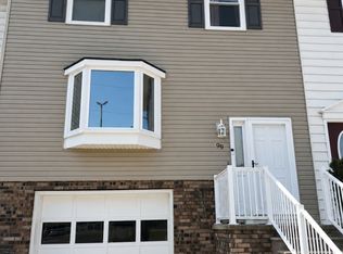 99 Geronimo Dr, Saint Albans, WV 25177