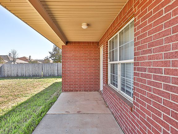 4th image of 538 N Kirby Ave