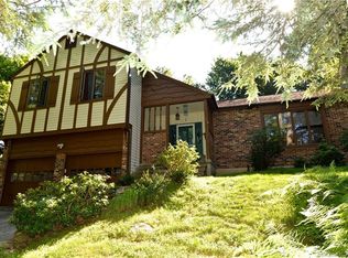 10 Antler Pine Rd, Sandy Hook, CT 06482