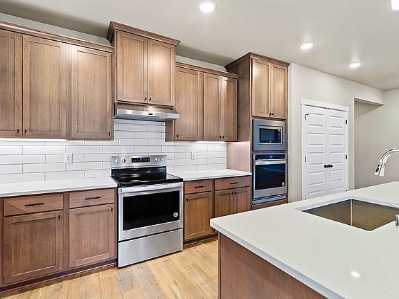 4th image of 8255 Gardner St