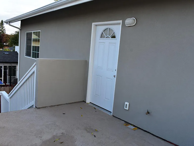 1134 Mentone Ave — Photo 17