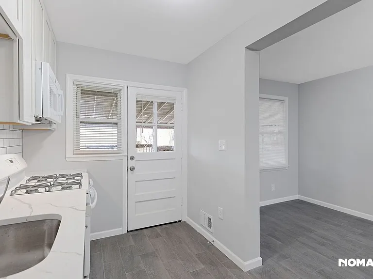 2207 Firethorn Rd — Photo 3