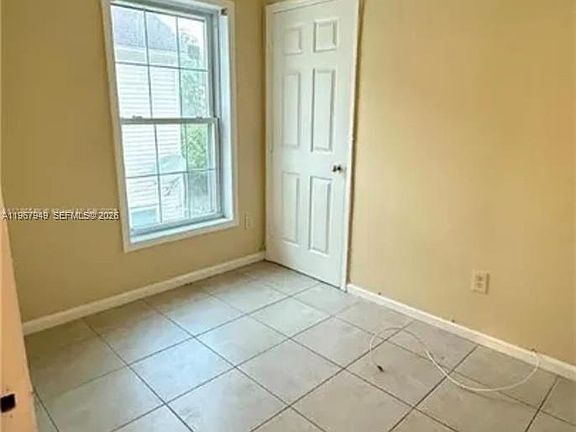 5th image of 1604 SW 44th Ave