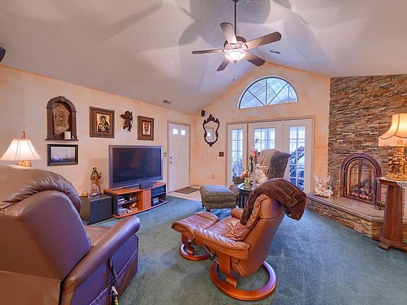 4th image of 5555 Meadowood Ln