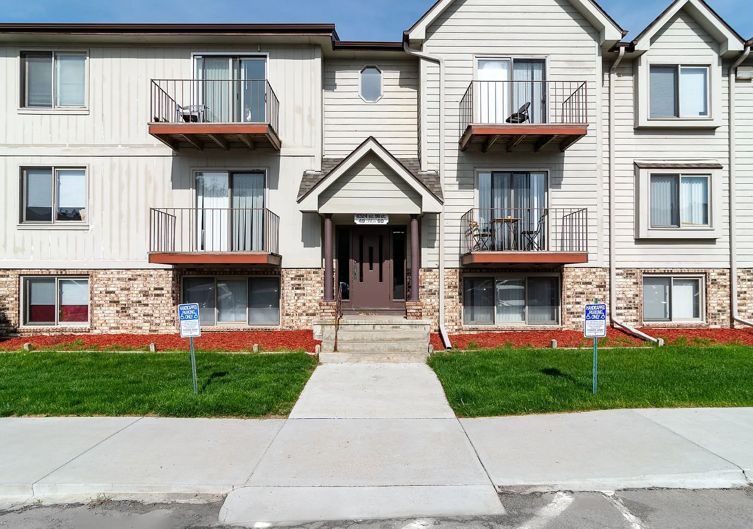 Vista Apartments — Photo 1