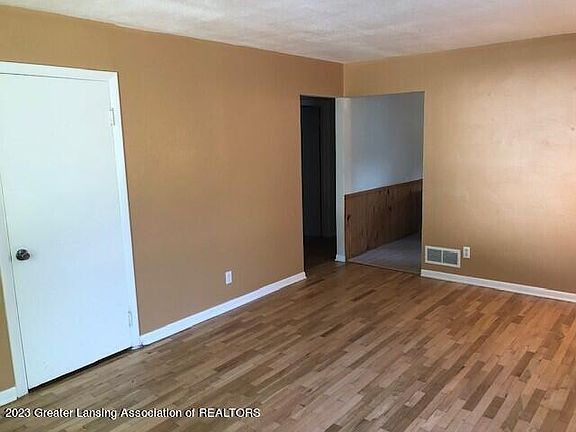 4th image of 636 Cornell Ave