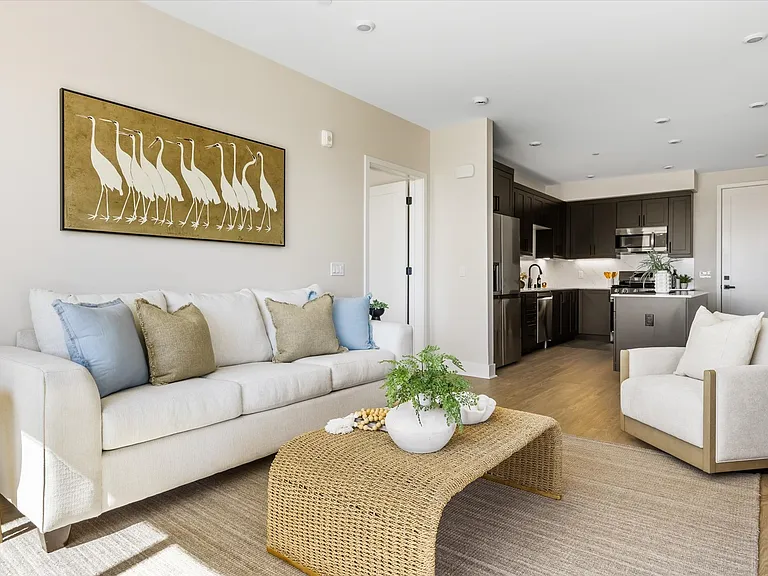 401 W Grand Ave #202 — Photo 3