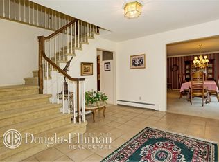 3 Peters Ln, Manhasset, NY 11030