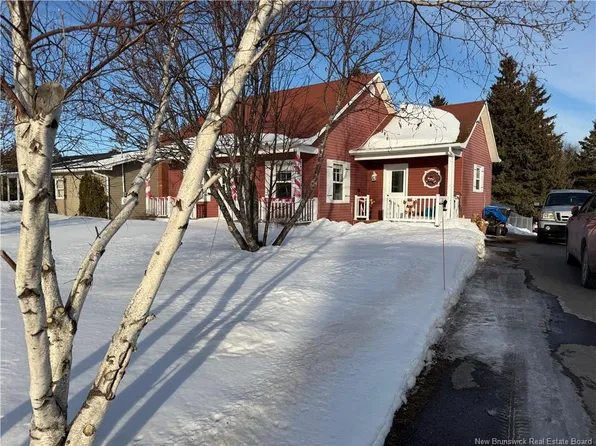 4318 Beauregard St, Tracadie, NB E1X 1C4