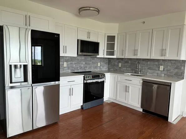 60 Parkway Dr E, East Orange, NJ