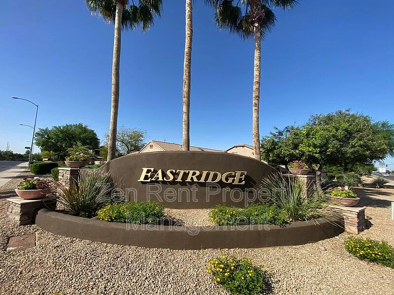 4 bed, 2.0 bath, 1831 sqft, $2,100 — Photo 2