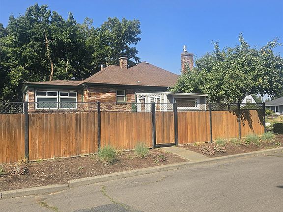 4th image of 3003 W Fairview Ave
