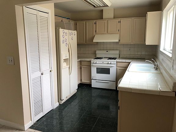 2nd image of 3687 Chinaberry Ln