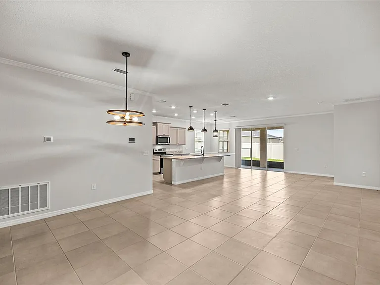 8810 SW 63rd Ave — Photo 5