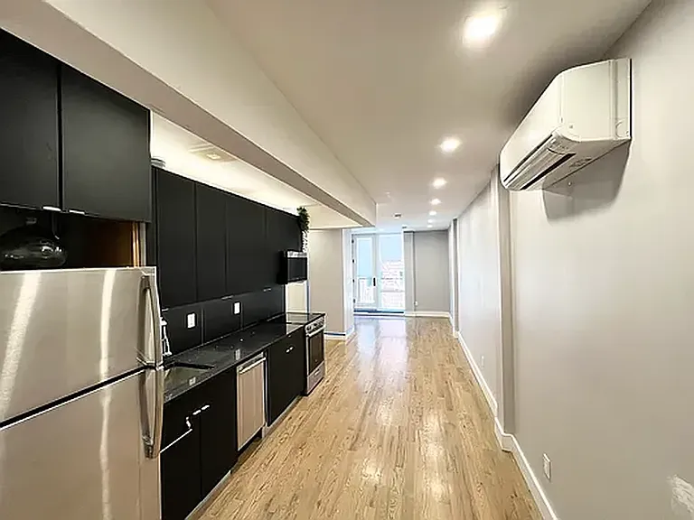 615 E 17th St #4G — Photo 2