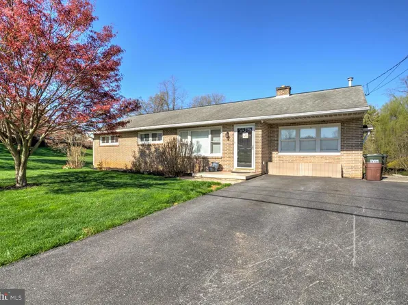 2049 Pine Dr, Lancaster, PA 17601