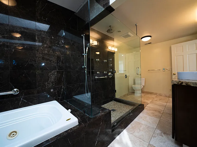 704 Ladera Ln — Photo 17