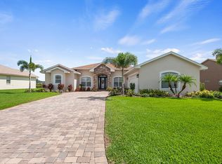 610 Hart Lake Dr, Winter Haven, FL 33884