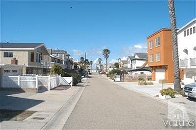 1 block to the beach