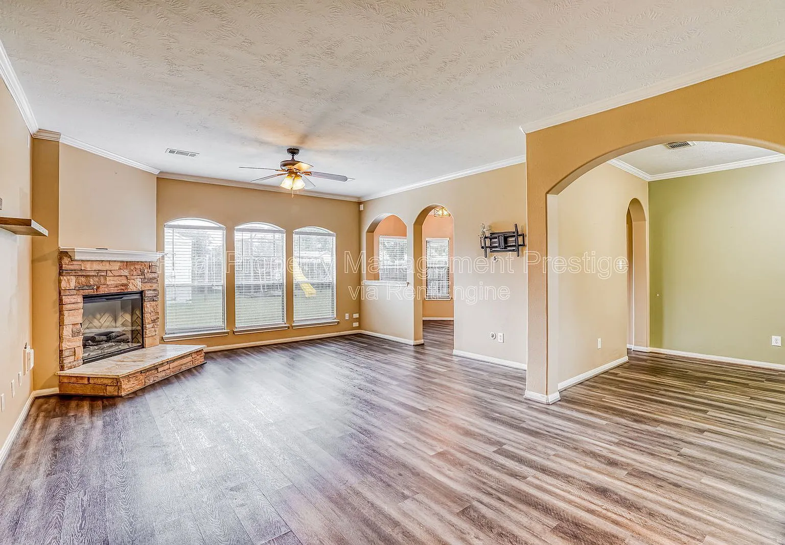3 bed, 2.5 bath, 2183 sqft, $2,195 — Photo 2
