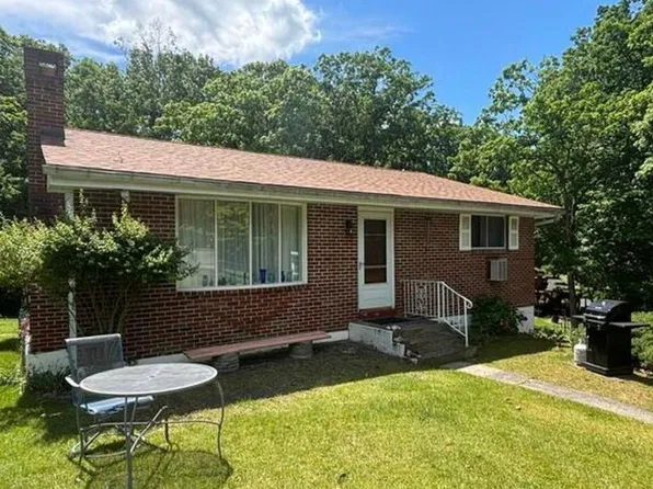 119 Puma Ct, Dingmans Ferry, PA 18328