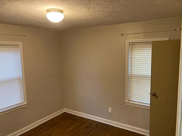 2 bed, 800 sqft, $1,300 — Photo 4