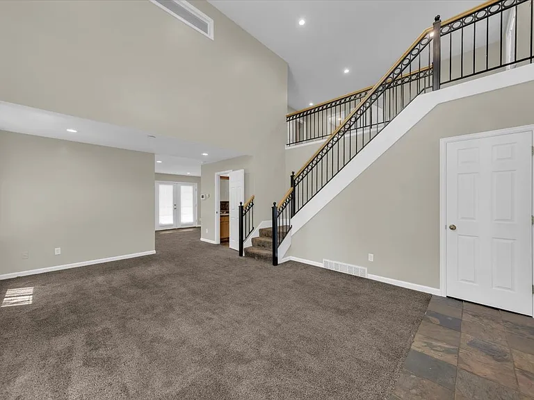 685 E Union Pines Ct — Photo 2