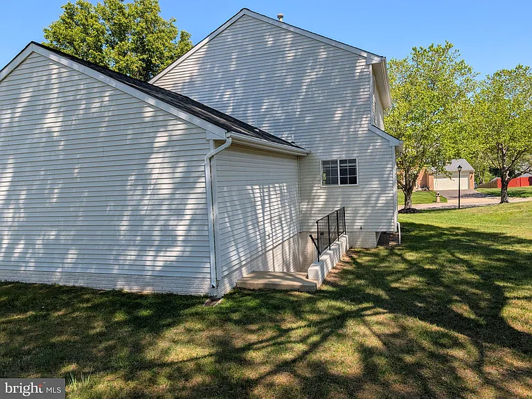 4411 Sutherland Cir — Photo 16