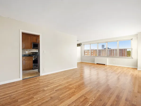 555 Kappock Street image 5 of 23