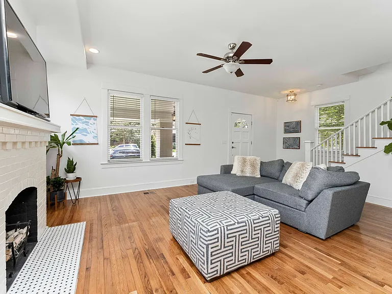 2647 Forbes St — Photo 9