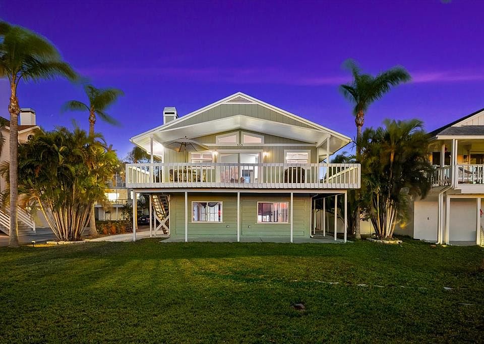 1st image of 555 Gulf Dr