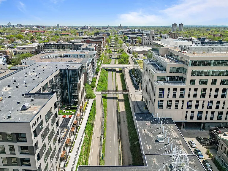 Lagoon Avenue Eststes — Photo 6