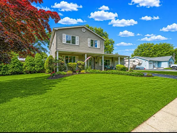 7 Resiak Court, Holbrook, NY 11741