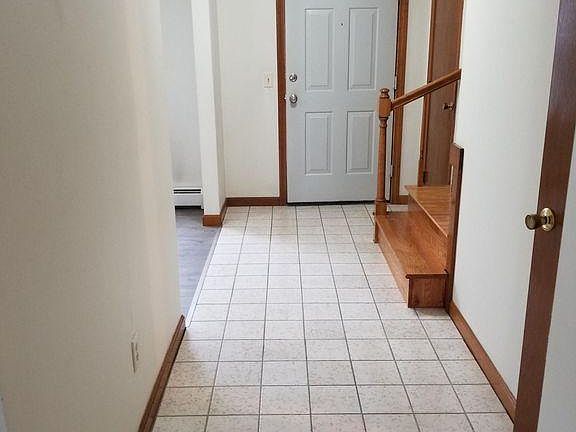 2nd image of 60 Hawthorne Pl APT 5