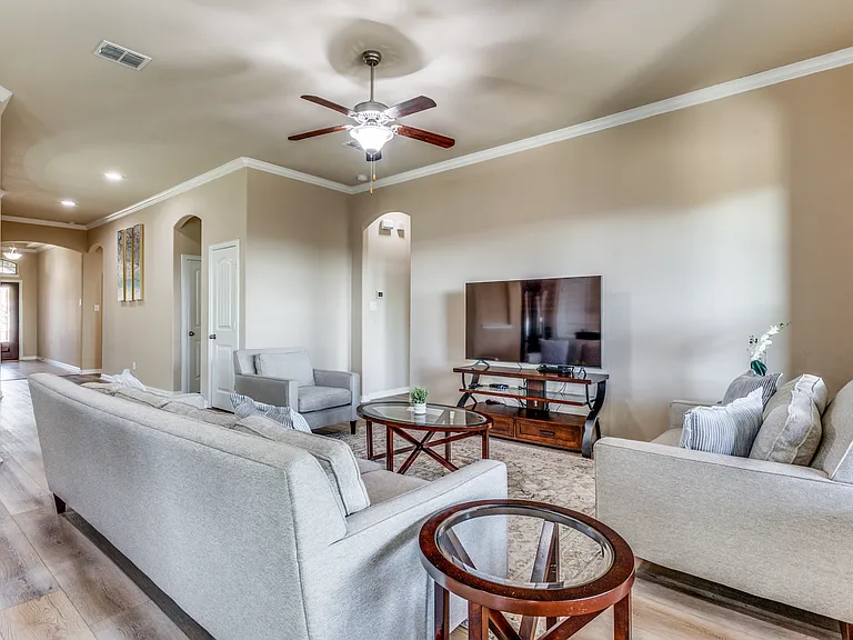 307 Eden Dr — Photo 12