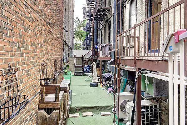 Rented by REAL New York | media 18