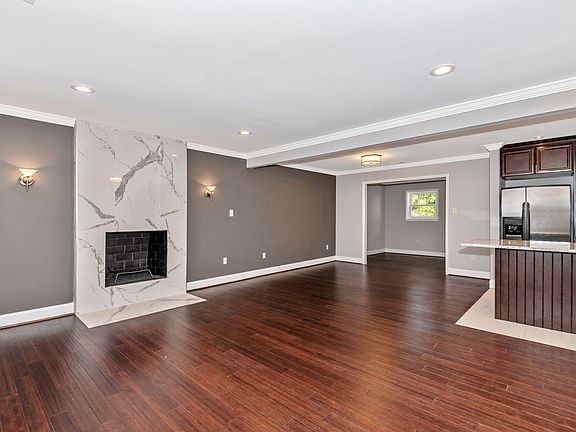 Living room/ dinning room
