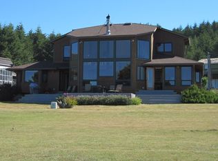 86 Lower Pacific Dr, Whitethorn, CA 95589