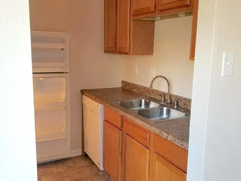 Woodland Trace Apartments — Photo 25