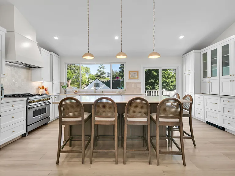53 Field Ave — Photo 3
