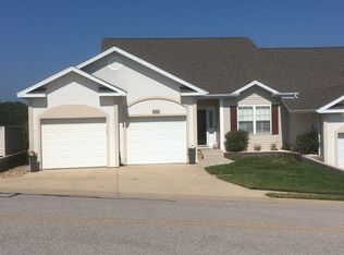 233 Grandview Dr, Lake Ozark, MO 65049