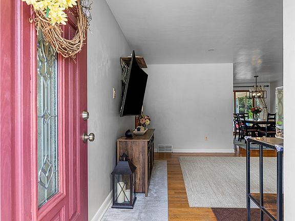 2nd image of 3269 Forest Rd