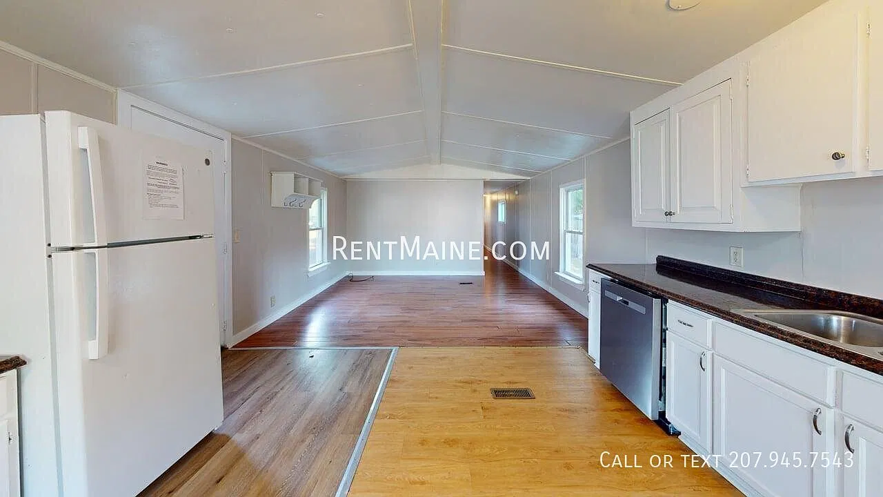 3 bed, 980 sqft, $1,290 — Photo 3
