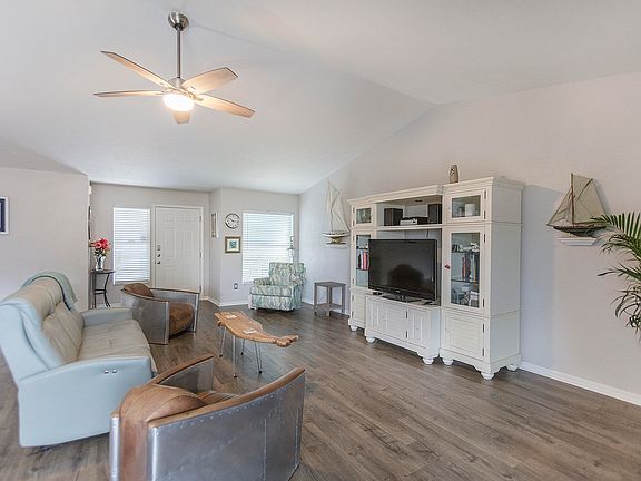 4th image of 5431 Dubois Ave