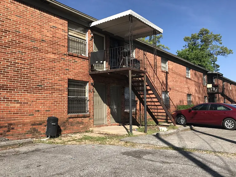 Uptown Stadium Apartments II — Photo 1