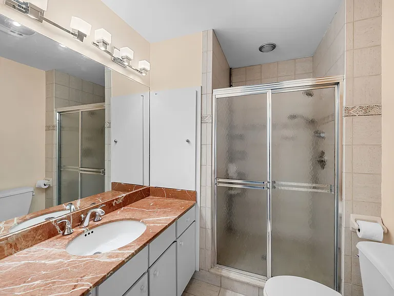 241-287 Perkins St #B502 — Photo 17