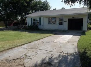 1405 Milwaukee St, Plainview, TX 79072