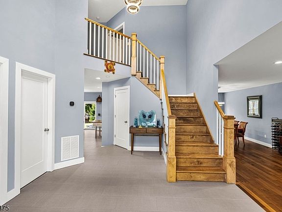 5th image of 1993 Amwell Rd