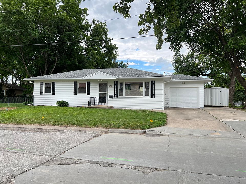 1st image of 11 Crestwood Dr